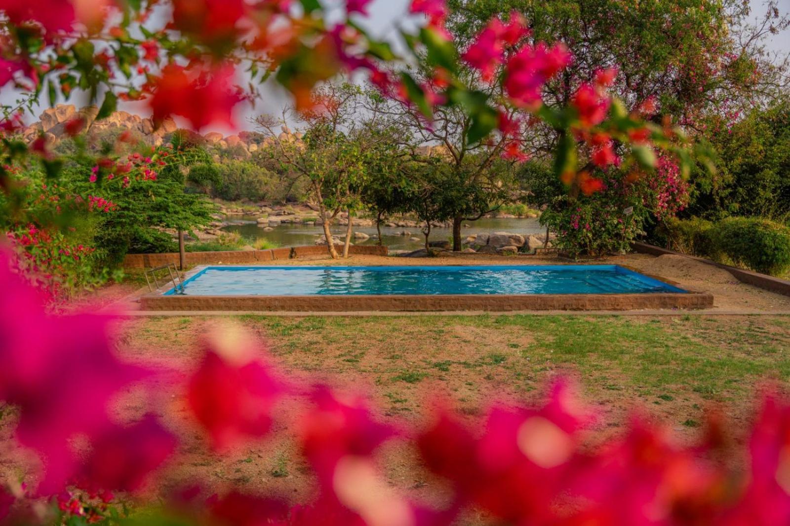 Hotel Leo Woods Hampi River View Exterior foto